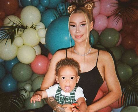 Iggy Azalea and Son Onyx, 3, Smile in Rare Photo Before。